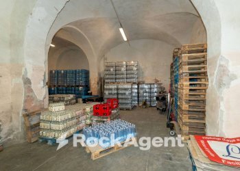 Magazzino - Magazzino piazza Maravigna, 9, Catania - foto 17