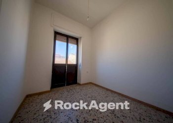 Camera da letto - Four-room apartment via Cagliari, 11, Sorso - photo 14