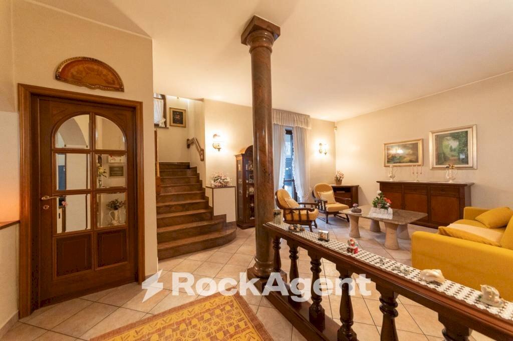 Salone - Villa via Vittorio Alfieri, 39, Cerro Maggiore - foto 2