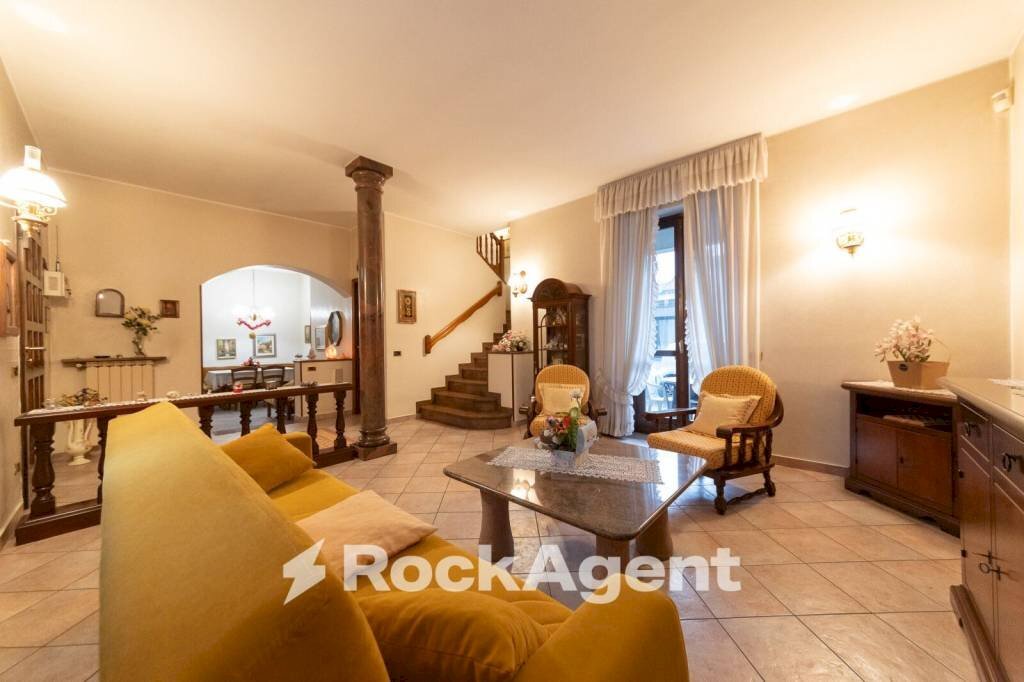 Salone - Villa via Vittorio Alfieri, 39, Cerro Maggiore - foto 3