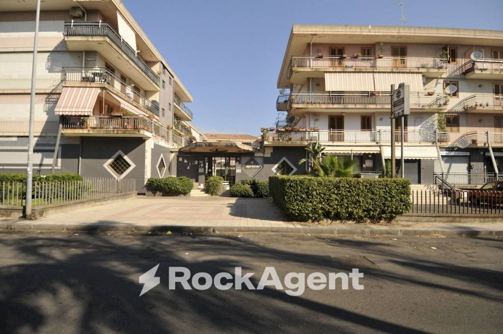 Facciata - Three-room apartment via Santi Bonaccorsi, 6, Aci Catena - photo 3