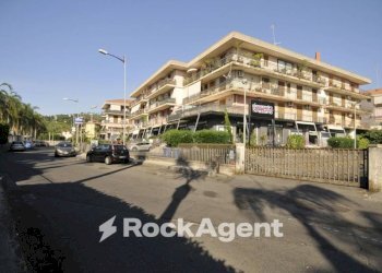 Zona - Three-room apartment via Santi Bonaccorsi, 6, Aci Catena - photo 1