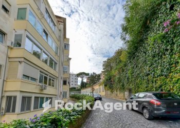 Cortile interno - Apartment via Tito Livio, 9, Napoli (neighborhood Posillipo) - photo 29