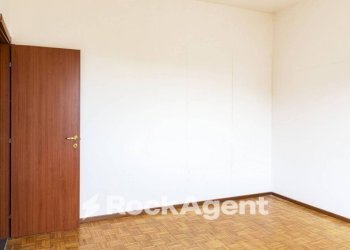 Camera da letto - Bilocale via Monte Baldo, 25, Vigevano - foto 8