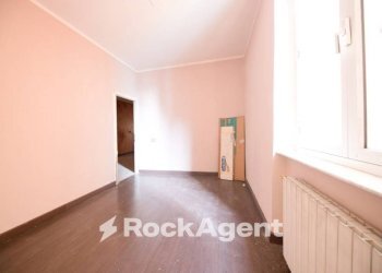 Camera da letto - Three-room apartment via Leonardo Montaldo, 21, Genova (neighborhood Marassi) - photo 8