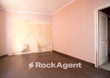 Camera da letto - Three-room apartment via Leonardo Montaldo, 21, Genova (neighborhood Marassi) - photo 11