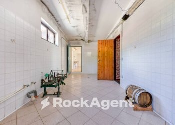 Interno non residenziale - Attività Commerciale via Senite, Scala - foto 31