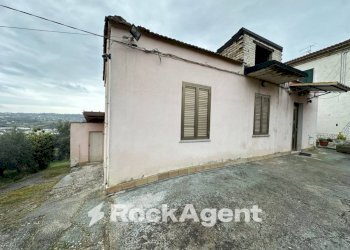 Facciata - Villa contrada Montupoli Foro, Miglianico - foto 1
