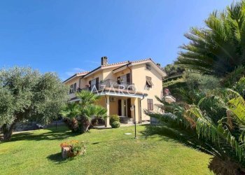 Giardino - Villa via Salvatore Revelli, 90, Taggia - foto 2