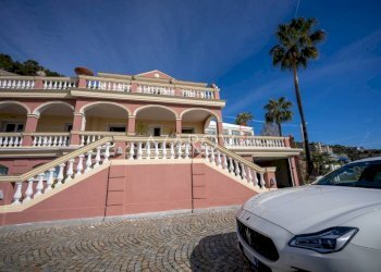 Facciata - Villa strada Noci, 56, Ospedaletti - foto 9