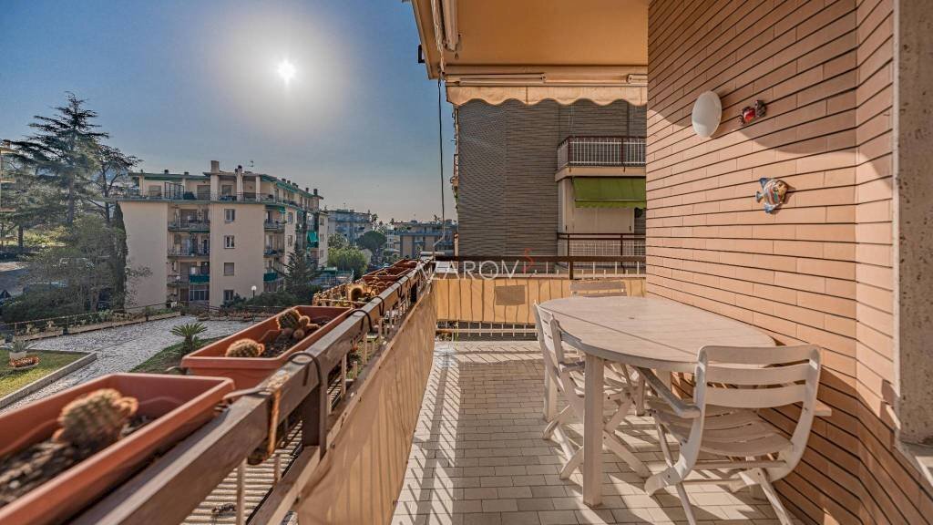 Balcone - Appartamento strada Privata Serenella, 4, Sanremo - foto 1