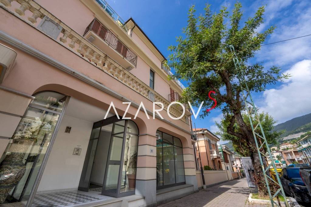 Facciata - Appartamento corso Regina Margherita, 83, Ospedaletti - foto 1