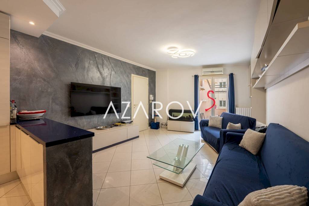 Salone - Appartamento corso Regina Margherita, 83, Ospedaletti - foto 2