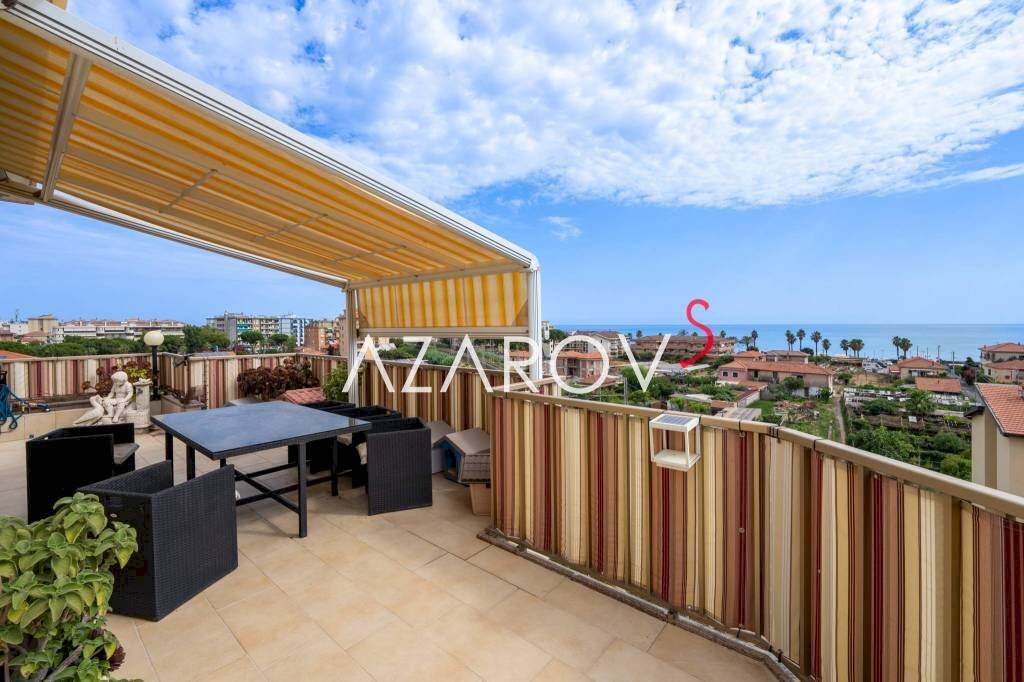 Balcone - Appartamento via Cristoforo Colombo, 48, Vallecrosia - foto 1