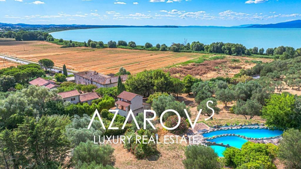 Piscina - Villa strada Provinciale di San Feliciano Tratto 1, Magione - foto 1