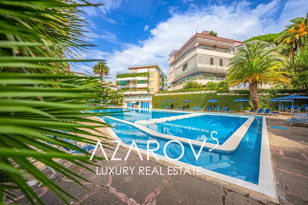 Piscina - Appartamento via Nemea, 34, Roma - foto 1