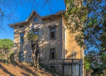 Facciata - Villa via Giorgio Pellini, 15, Cadegliano-Viconago - foto 12