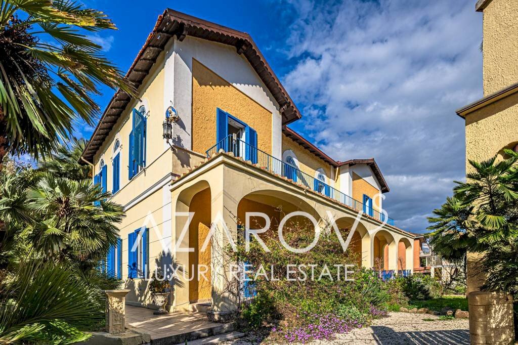 Facciata - Villa viale Roma, 10, Santa Marinella - foto 1