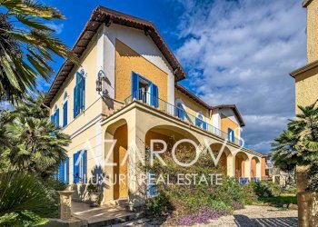 Facciata - Villa viale Roma, 10, Santa Marinella - foto 1