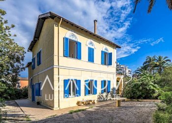 Facciata - Villa viale Roma, 10, Santa Marinella - foto 16