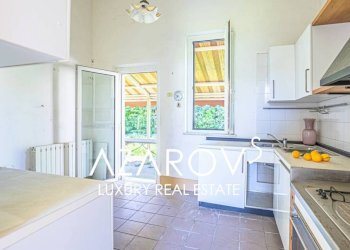 Cucina - Appartamento via Ermenegildo Pistelli, 310, Camaiore - foto 16