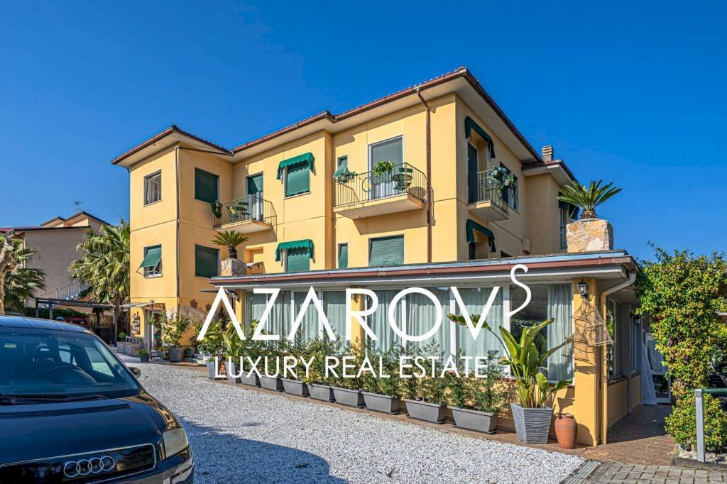 Facciata - Hotel viale Amerigo Vespucci, 59, Massa - foto 1