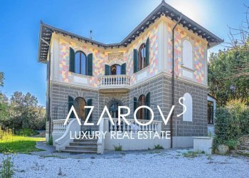 Facciata - Villa piazza dell'Unità d'Italia, 1, Livorno - foto 2