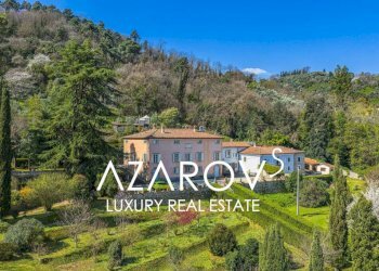 Vista - Villa viale Guglielmo Marconi, Lucca (zona Centro Storico) - foto 1