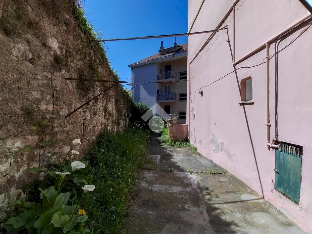 Trilocale Via al Garbo, Genova (zona Rivarolo) - foto 2