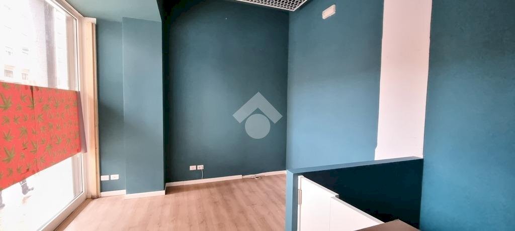 Shop Via G. Marconi, Bologna (neighborhood Centro Storico) - photo 2