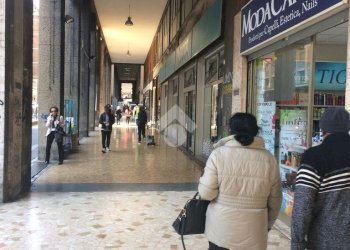 Shop Via G. Marconi, Bologna (neighborhood Centro Storico) - photo 5