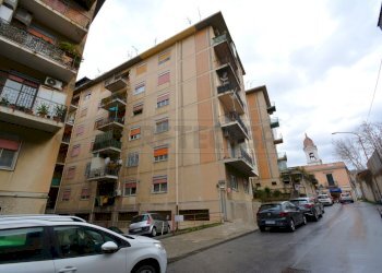 DSC_0051.JPG - Appartamento Via Antonino Siligato 2, Messina (zona Gazzi) - foto 1