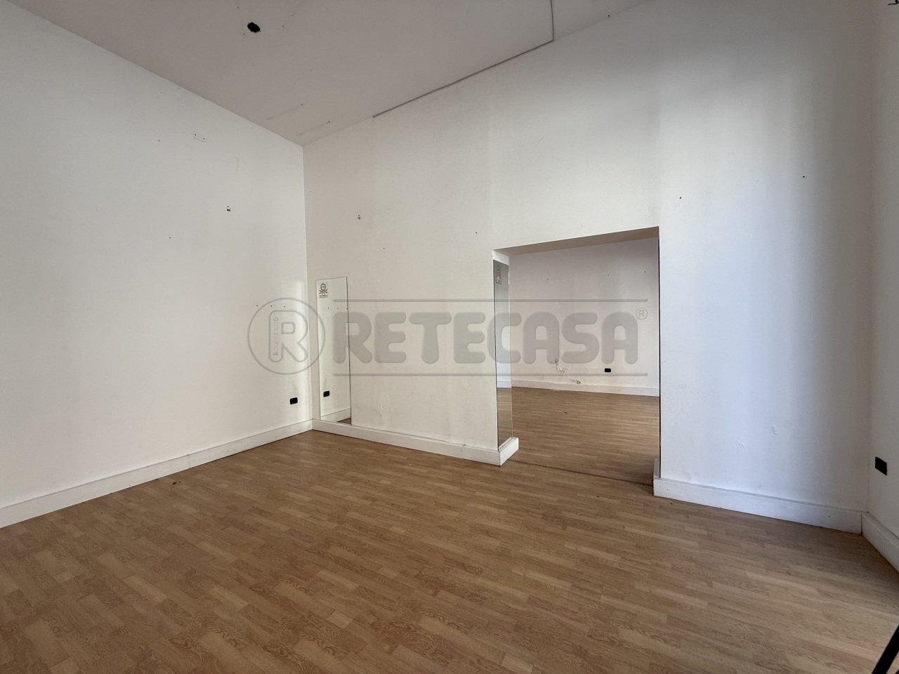 IMG_0907.jpeg - Locale Commerciale Via dei Mille 85-87, Messina - foto 2