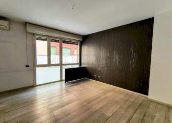 IMG_20260408_100404442_HDR-EDIT.jpg - Office Via Altinate 52, Padova - photo 1