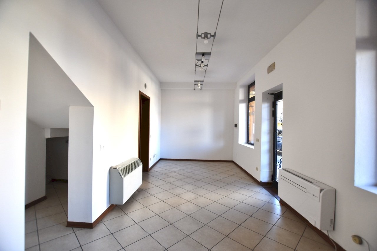 negozio - Commercial Premises Via XX Settembre 40, San Pietro in Casale - photo 3