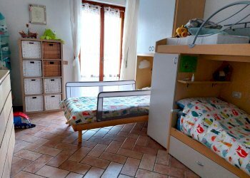 camera da letto - Apartment Via del Bisenzio, Vernio - photo 13