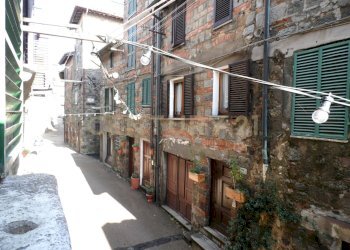 12 ESTERNO5.JPG - Quadrilocale Via Pinelli 9, Abbadia San Salvatore - foto 3