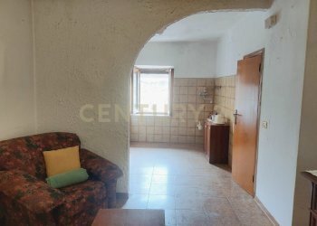 3 SALOTTO2PIANO3.jpg - Quadrilocale Via Pinelli 9, Abbadia San Salvatore - foto 5