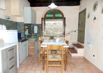 1 CUCINAPRIMOPIANO1.JPG - Bilocale Via Pinelli 9, Abbadia San Salvatore - foto 1