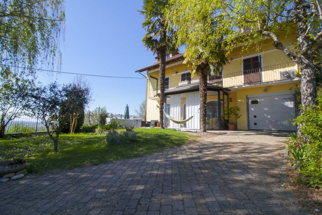 000_1.JPG - Villa Frazione San Bartolomeo 75, Cherasco - foto 1