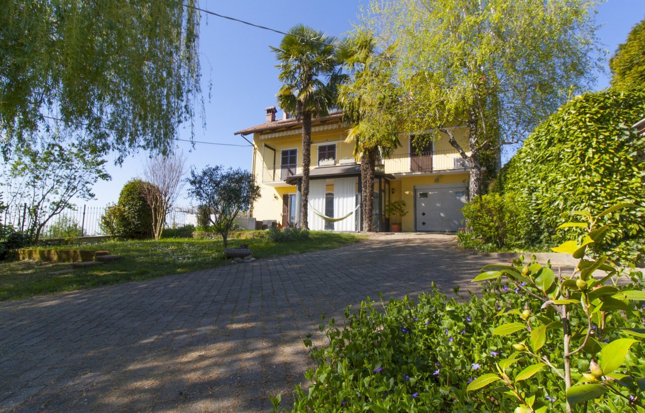 001_1.JPG - Villa Frazione San Bartolomeo 75, Cherasco - foto 2