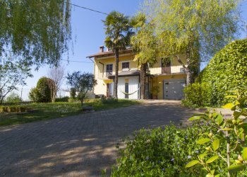 001_1.JPG - Villa Frazione San Bartolomeo 75, Cherasco - foto 2