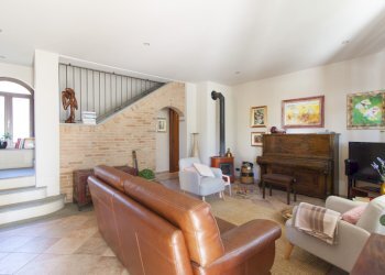 010.JPG - Villa Frazione San Bartolomeo 75, Cherasco - foto 8