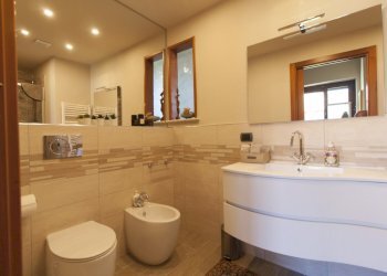 018.JPG - Villa Frazione San Bartolomeo 75, Cherasco - foto 18