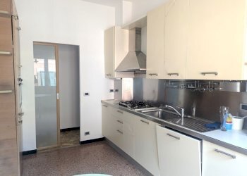 cucina - Appartamento Via Augusto Cavenna 36, Campomorone - foto 2