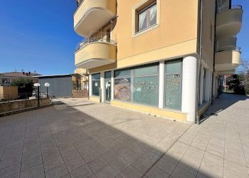 Negozio via roma, Tavullia - foto 6