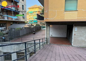 Foto 2 - Box VIA FILIPPO DA RECCO
 
1, Recco - foto 2