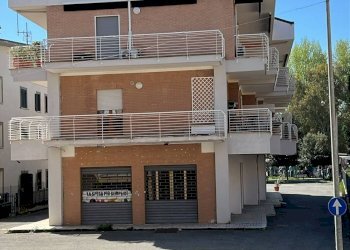 Foto 2 - Locale Commerciale via xxiv maggio, Fara in Sabina - foto 2