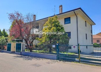 Foto 1 - Box Via M. Melloni
 
5, Magenta - photo 1