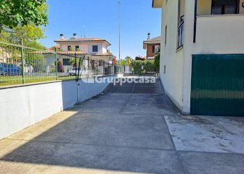 Foto 2 - Box Via M. Melloni
 
5, Magenta - photo 2